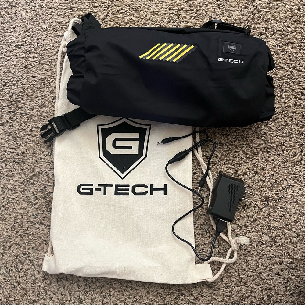 G-Tech Sport Heated Hand Warmer Pouch Black Portable. Charger included.
